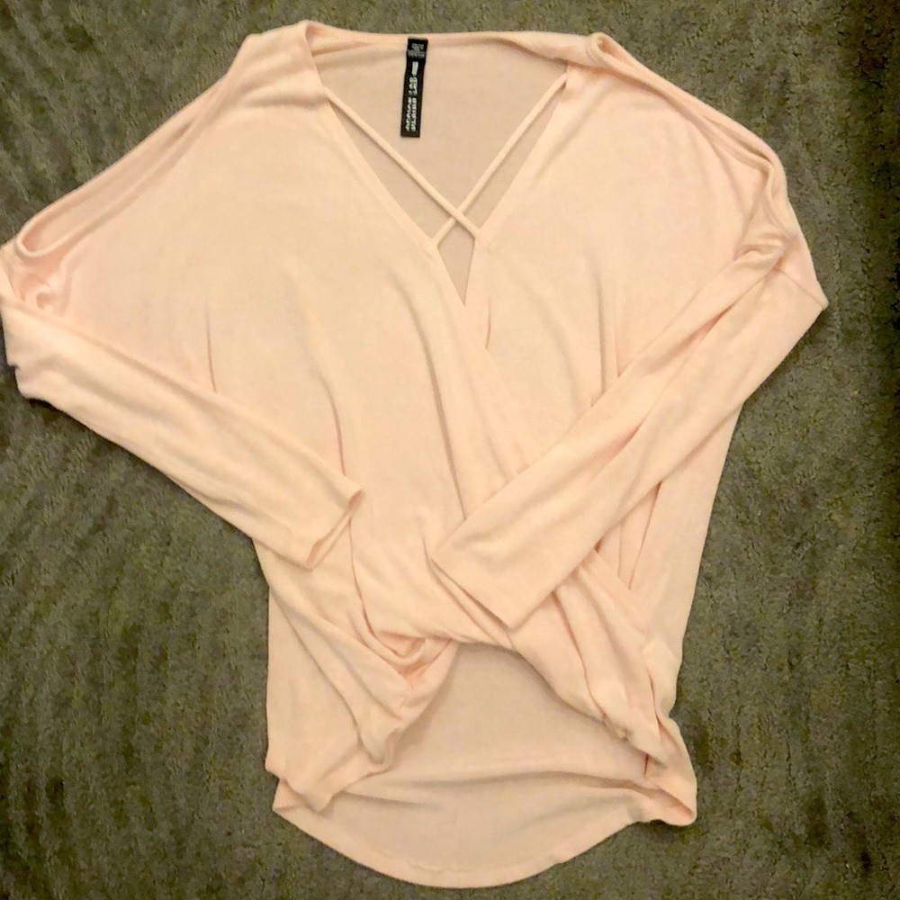 Open shoulder light knit top